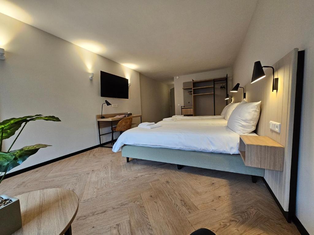 Postel nebo postele na pokoji v ubytování May Hotel Mayschoß