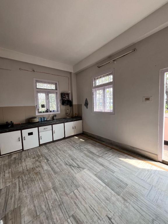 Kuchyň nebo kuchyňský kout v ubytování Expressway Minimalist Beltola - Hostel
