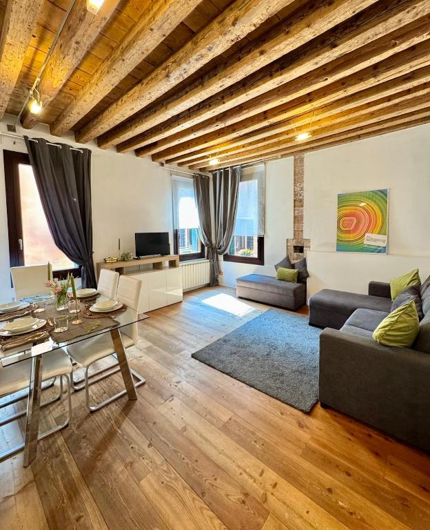 a living room with a couch and a table at Ca' Emma in Venice