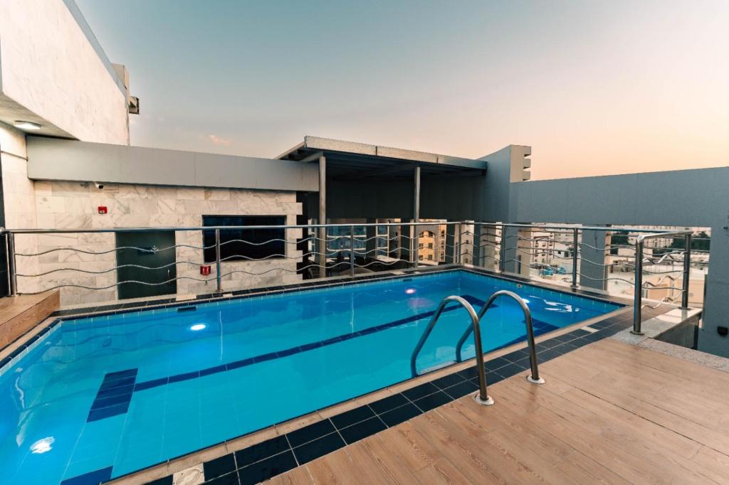 Bazén v ubytování Aluya Hotel nebo v jeho okolí
