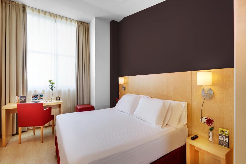 Postel nebo postele na pokoji v ubytování Hotel Sercotel Portales