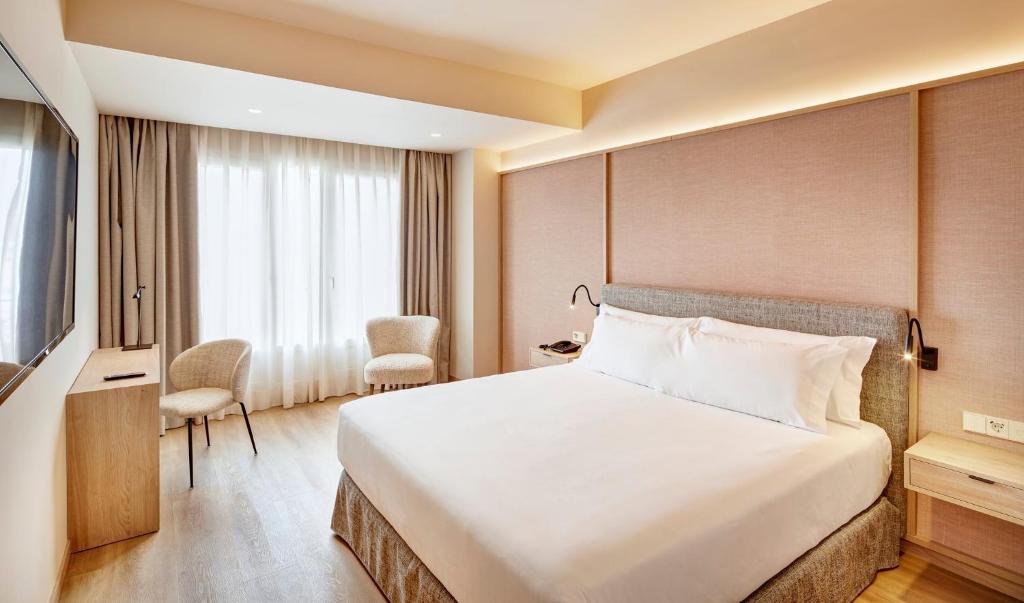 Postel nebo postele na pokoji v ubytování Sercotel Pozuelo