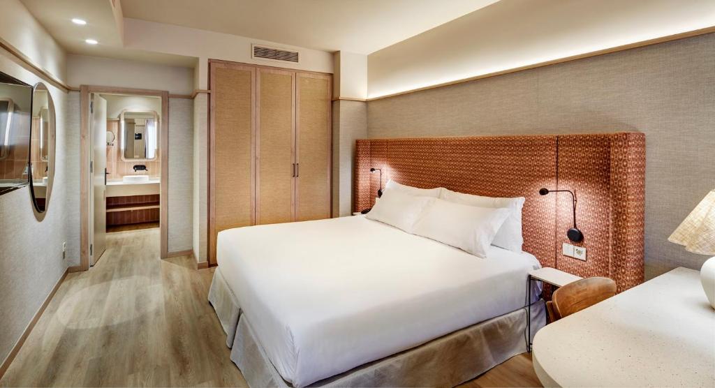 Postel nebo postele na pokoji v ubytování Sercotel Pozuelo