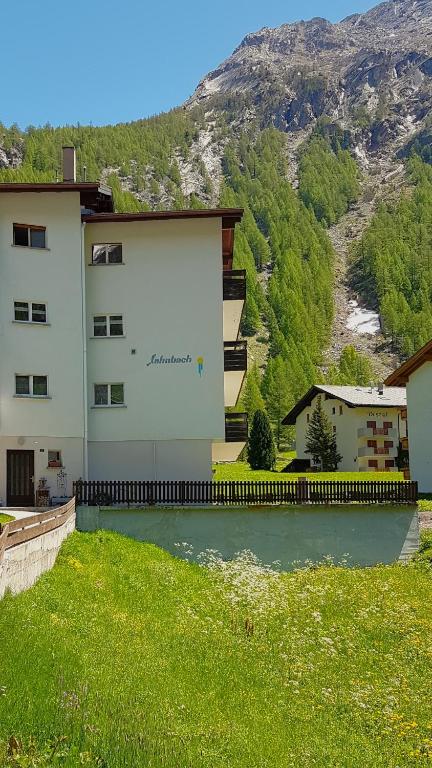 Nespecifikovaný výhled na hory nebo výhled na hory při pohledu z apartmánu
