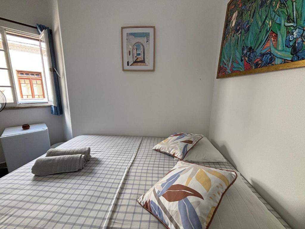 a small bedroom with a bed in a room at Al Mare Ocean View in Albufeira