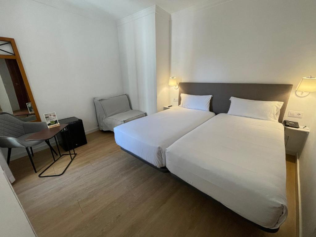 Cama o camas de una habitación en Sercotel Tribuna Málaga