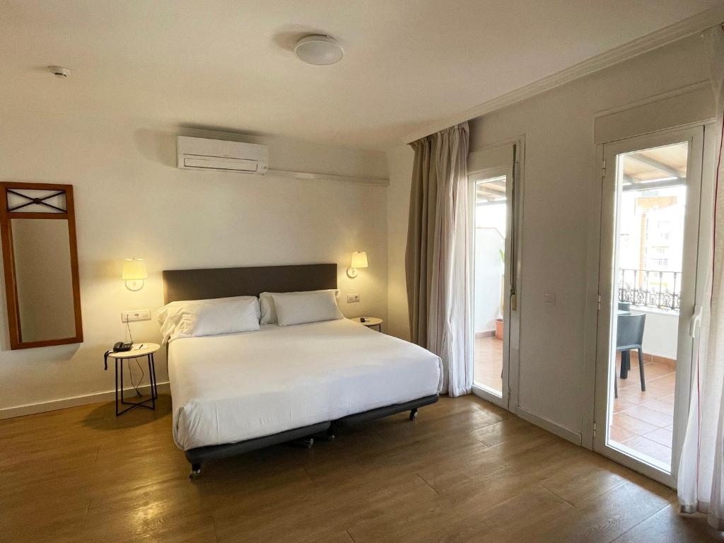 Cama o camas de una habitación en Sercotel Tribuna Málaga