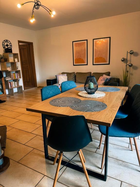 Posedenie v ubytovaní Fotuso House