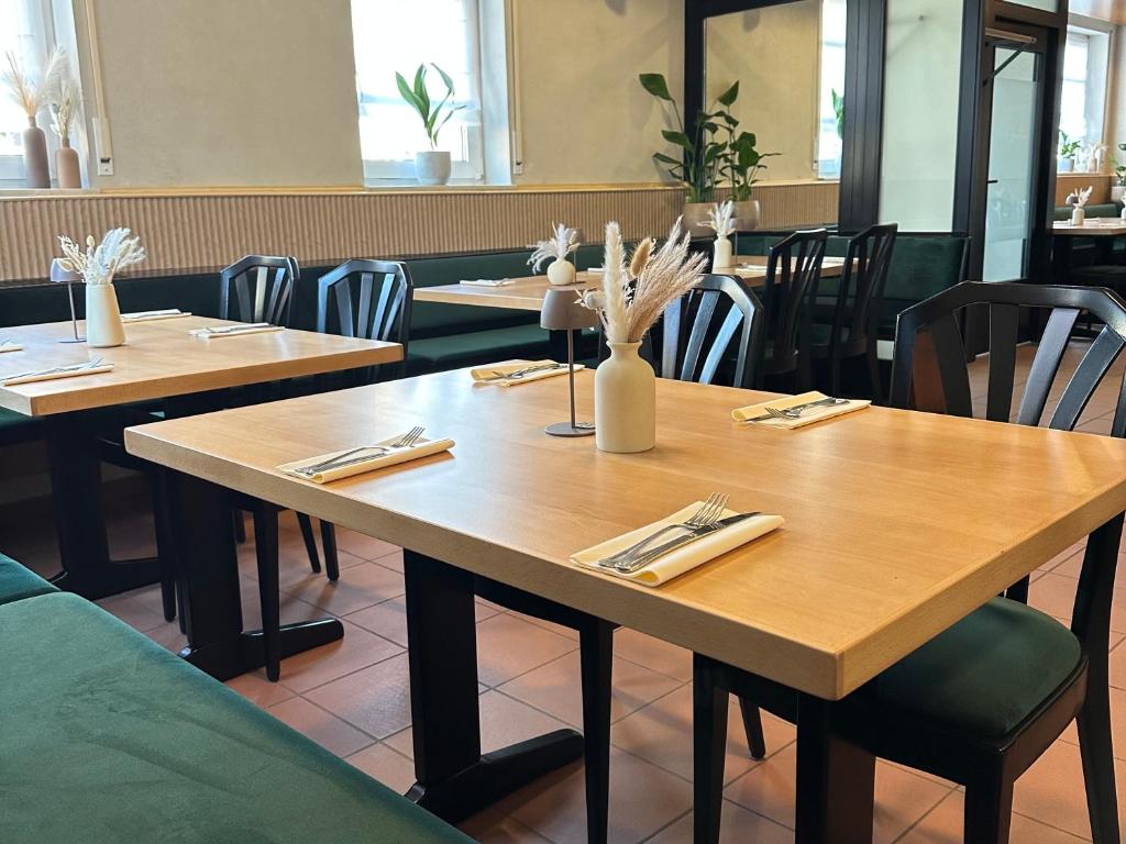 Restaurace v ubytování Altes Rathaus am Elz Garten