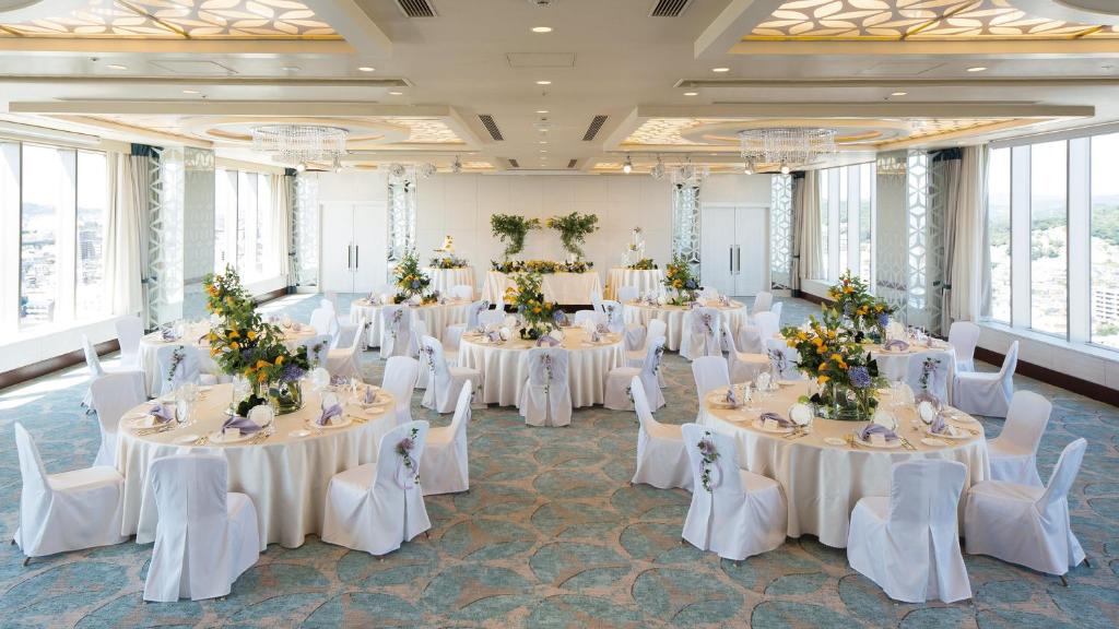 Restaurace v ubytování ANA Crowne Plaza Okayama by IHG