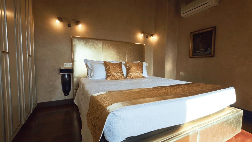 Posteľ alebo postele v izbe v ubytovaní Opera Luxury Apartment
