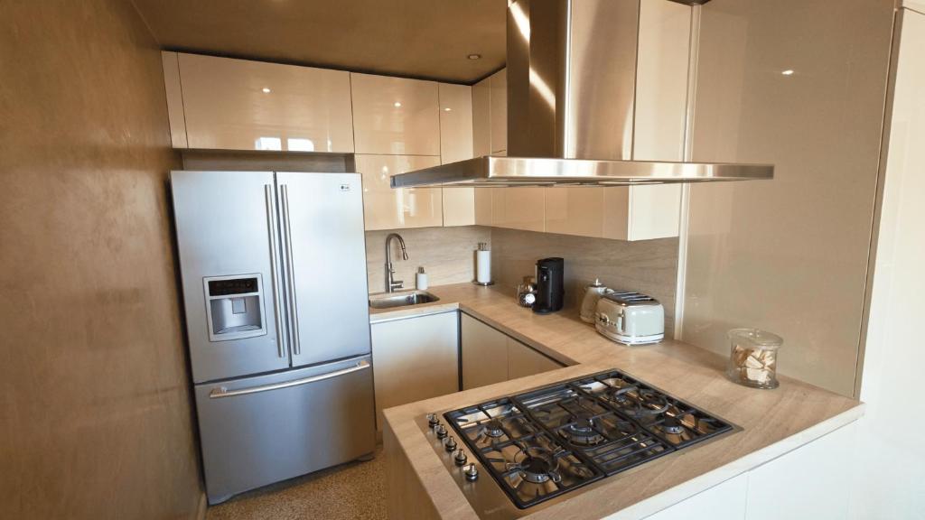 Kuchyňa alebo kuchynka v ubytovaní Opera Luxury Apartment