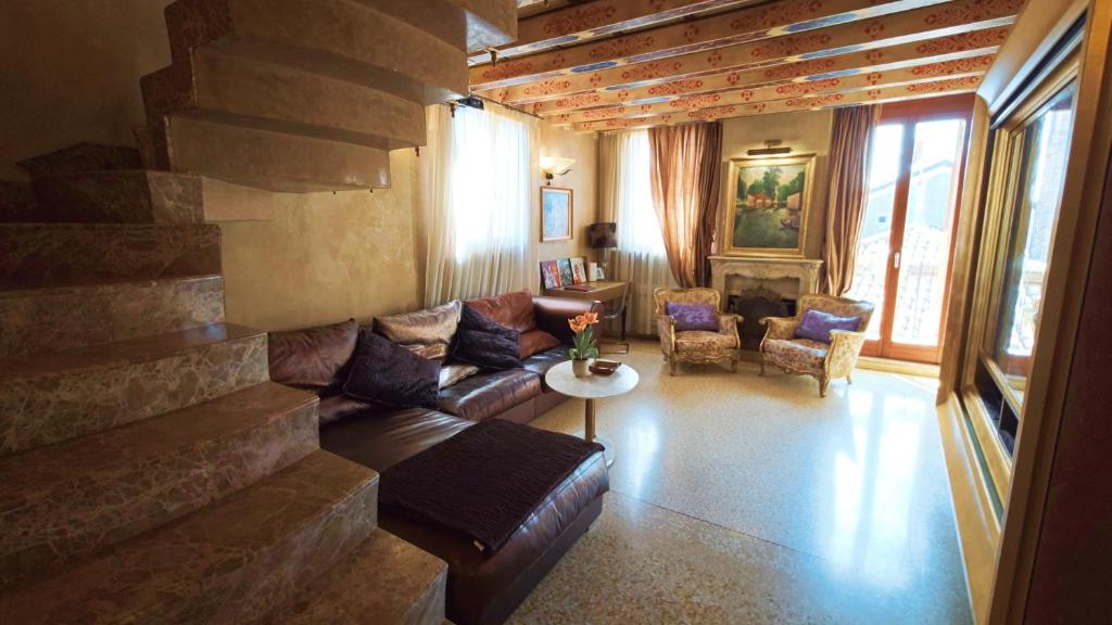 Posedenie v ubytovaní Opera Luxury Apartment