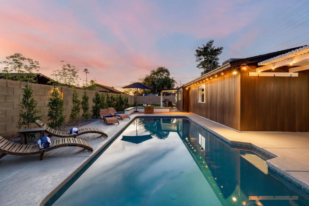Modern Cactus Home - Luxe with Spa-baths Pool & Firepit, Phoenix (updated  prices 2026)