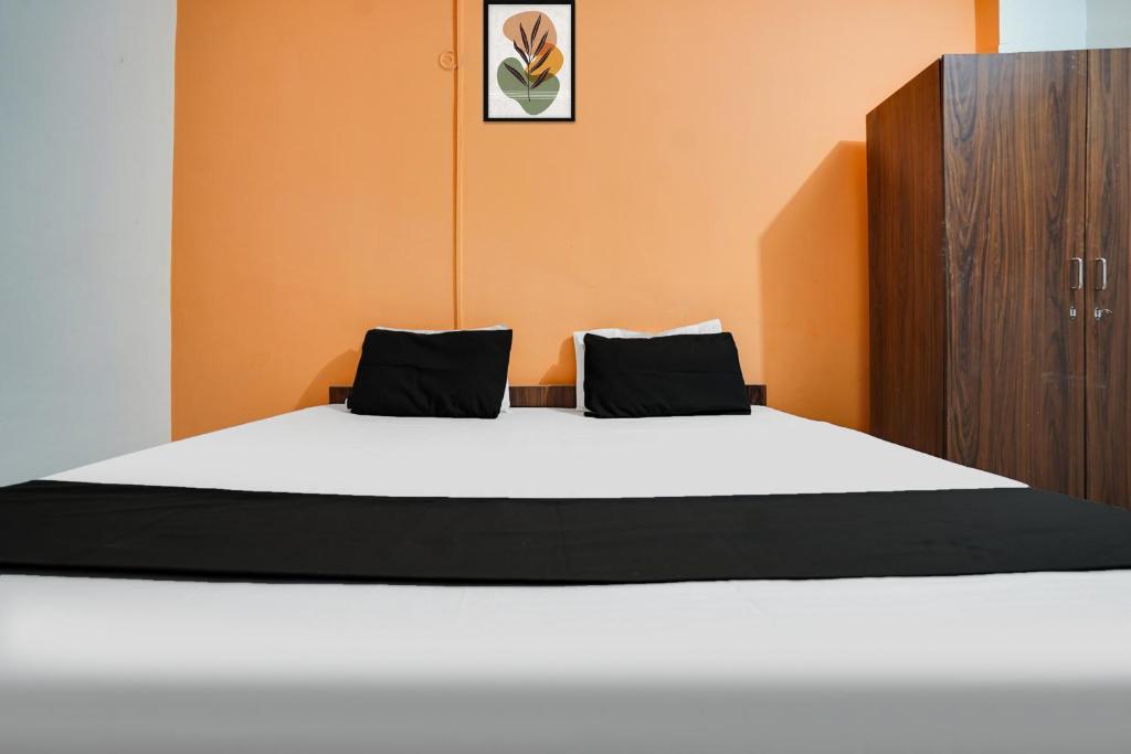 Postel nebo postele na pokoji v ubytování Hotel O Harmony