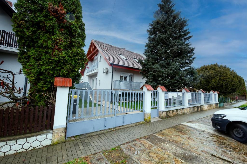 Budova, kde se aparthotel nachází
