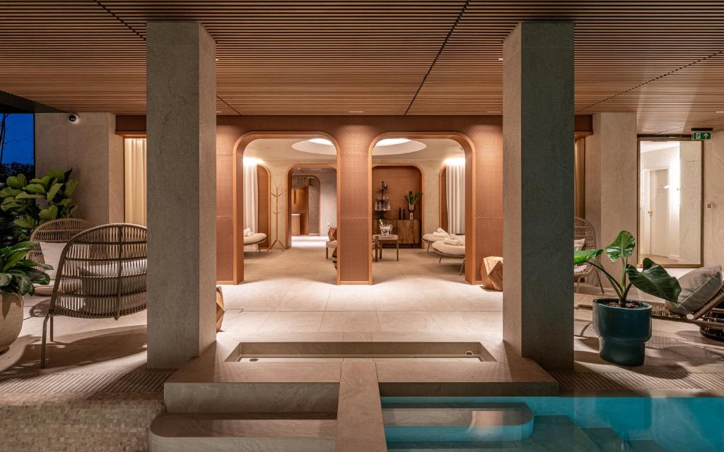 Bazén v ubytování Hotel Petit Bois - Adults only nebo v jeho okolí