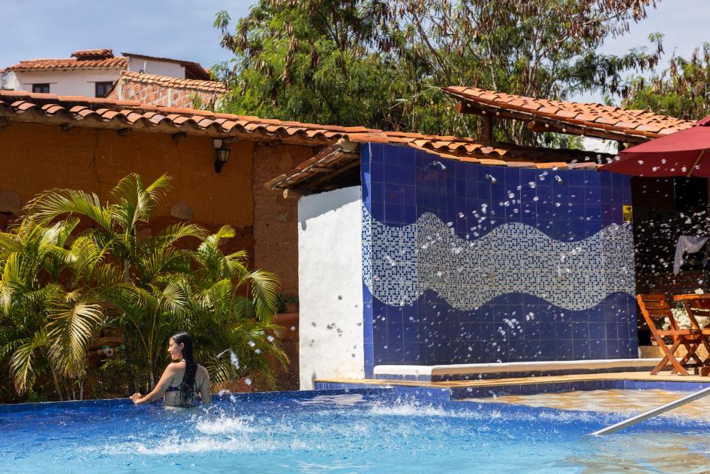 Bazén v ubytování Hotel Hicasua y Centro de Convenciones nebo v jeho okolí