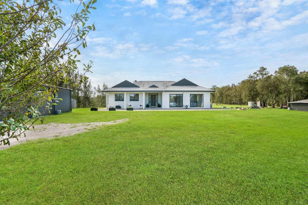 Κήπος έξω από το The Ranch - Coastal Farmhouse bringing family and friends together