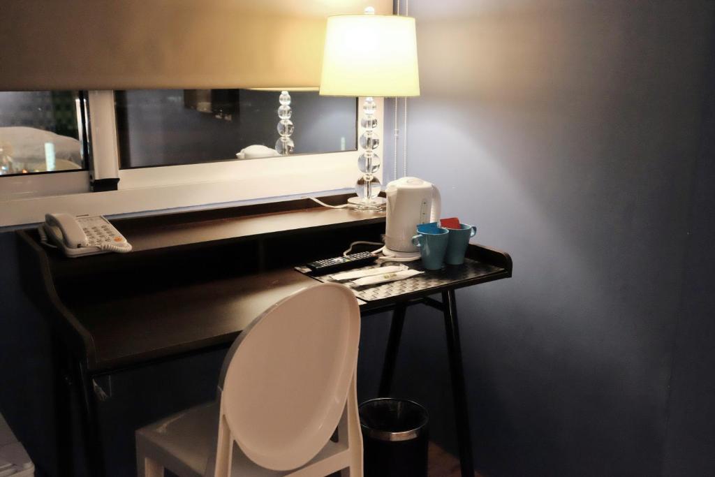 Happy Inn - Standard Double Room- No Parking