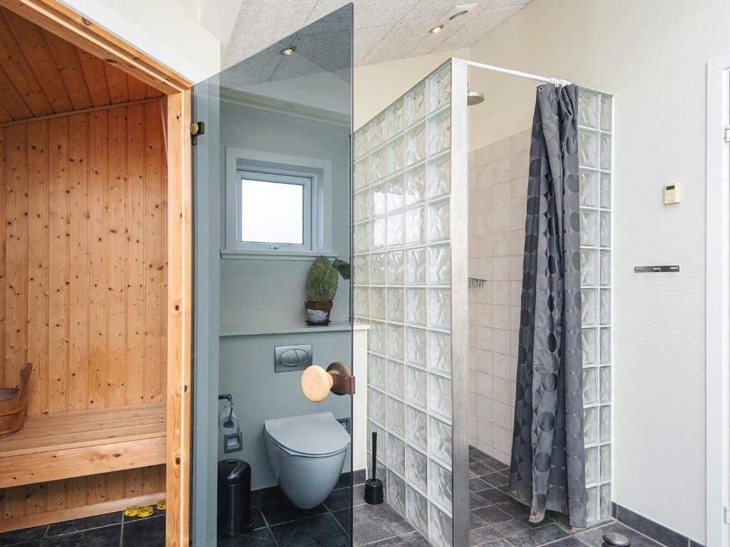 Koupelna v ubytování Holiday home Oksbøl LXXXI
