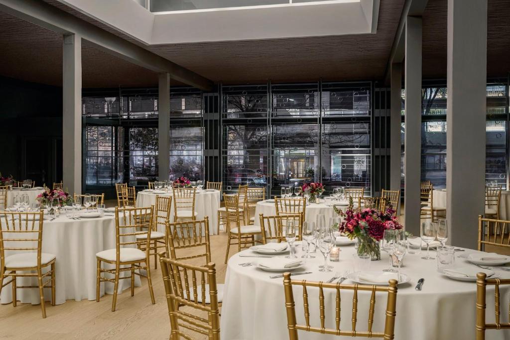 Restaurace v ubytování Kimpton Palladian Hotel by IHG