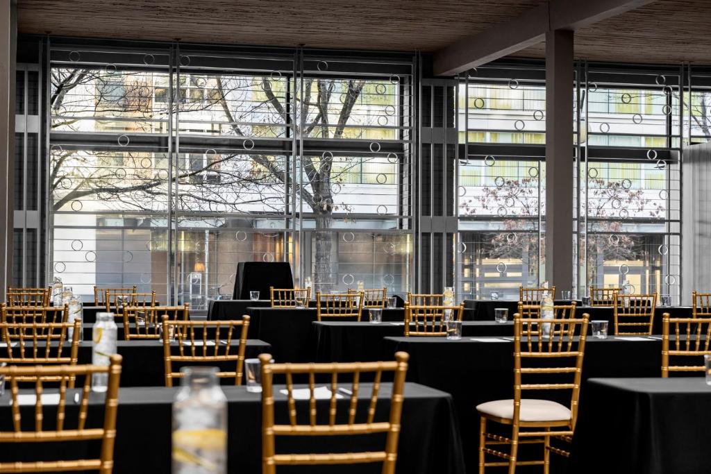 Restaurace v ubytování Kimpton Palladian Hotel by IHG