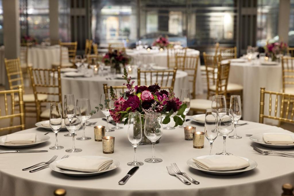Restaurace v ubytování Kimpton Palladian Hotel by IHG