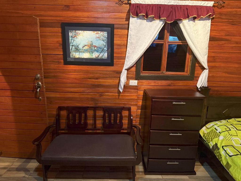Postel nebo postele na pokoji v ubytování Colonial Guanacaste Villas