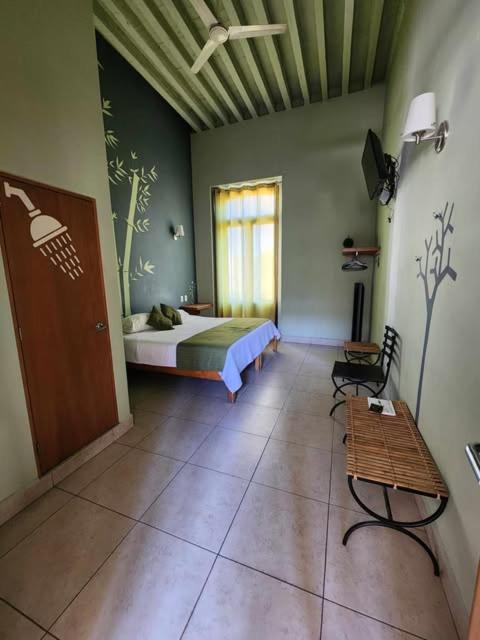 Postel nebo postele na pokoji v ubytování Hotel Plaza Queretaro