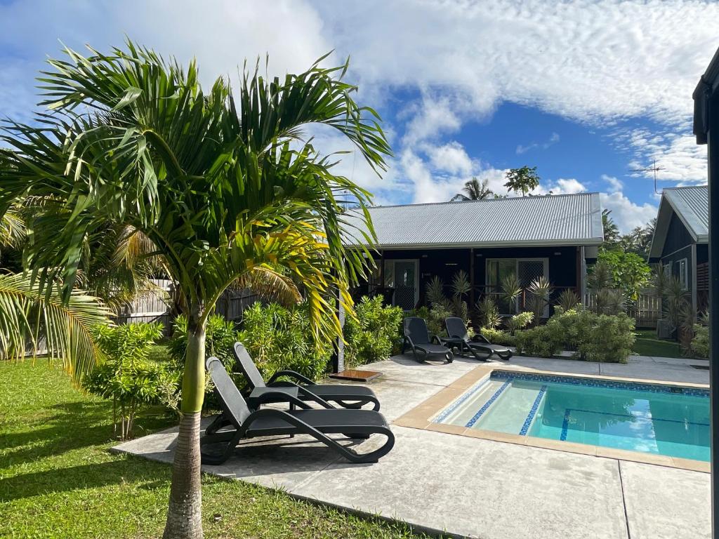 Bazén v ubytování Palm Tree Villas nebo v jeho okolí