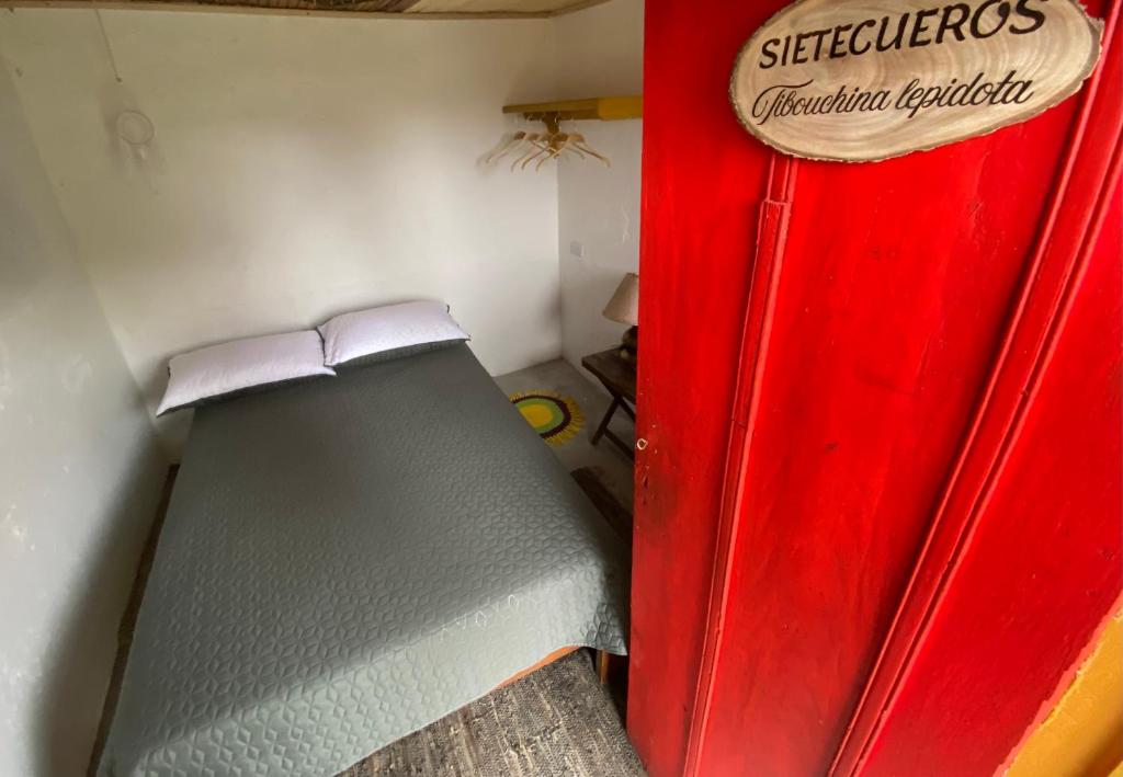 Rúm í herbergi á El Hostal del Abuelo