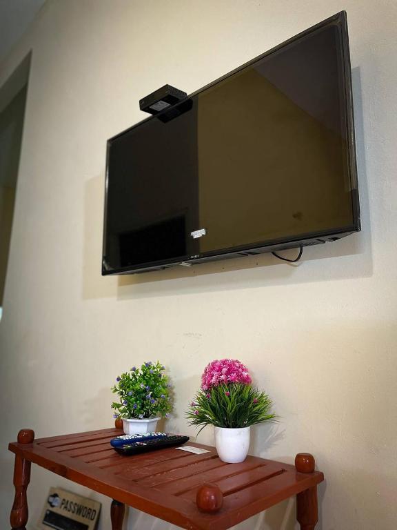 TV a/nebo společenská místnost v ubytování Cabañas El Valle