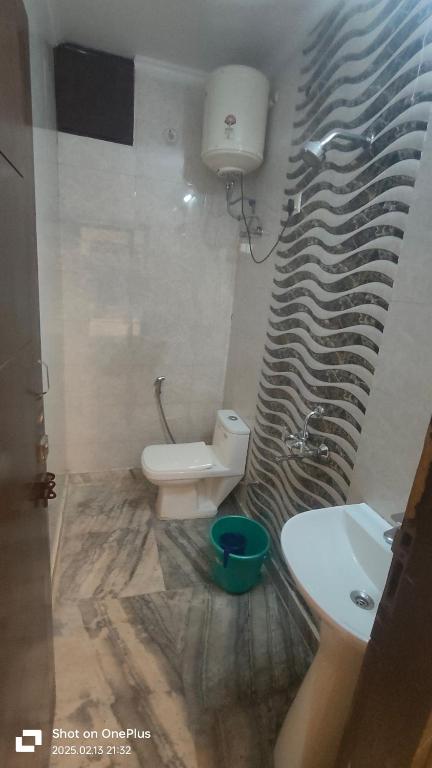 Koupelna v ubytování Prime Rooms - Satya Niketan Nr South campus Metro
