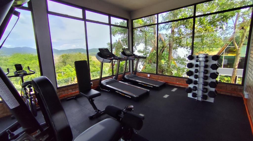 Fitness centrum a/nebo fitness zařízení v ubytování The Bukit Resort Langkawi