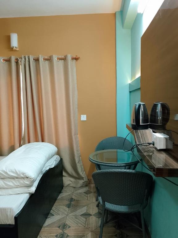 Postel nebo postele na pokoji v ubytování Royal Orbit Resort Pvt Ltd Pokhara