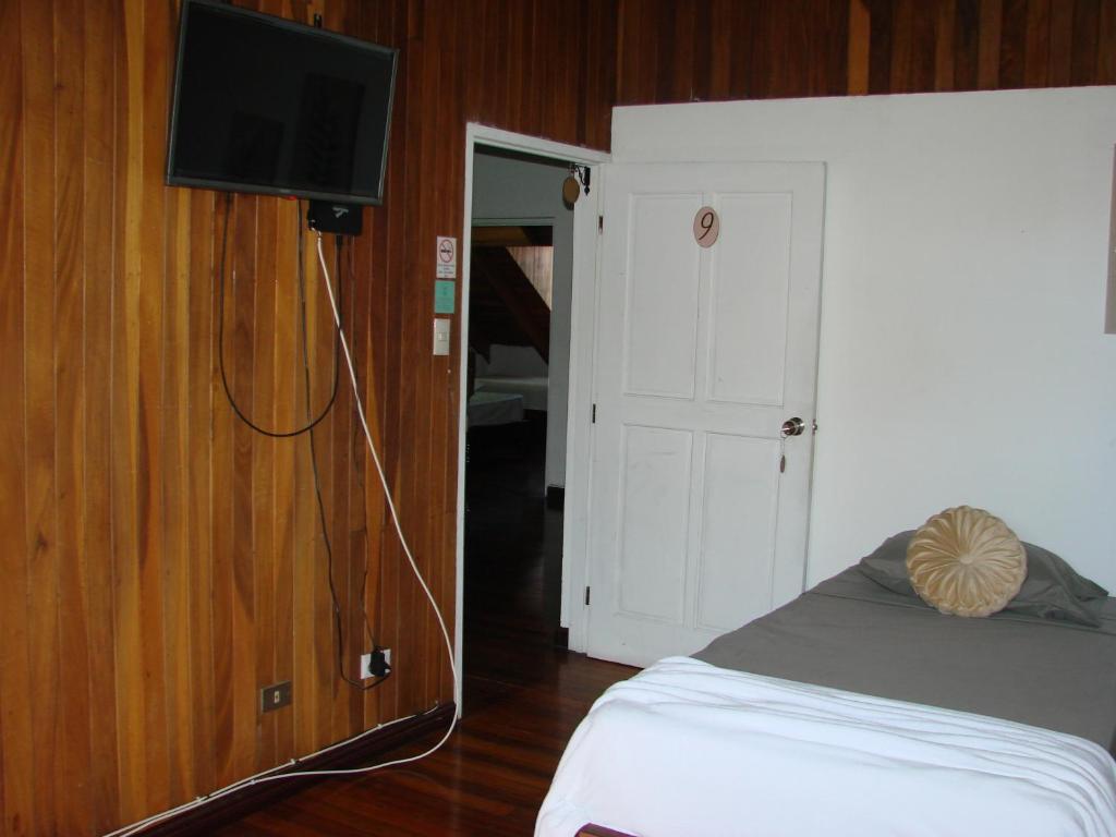 Postel nebo postele na pokoji v ubytování Private rooms, 10 min from SJO Airport