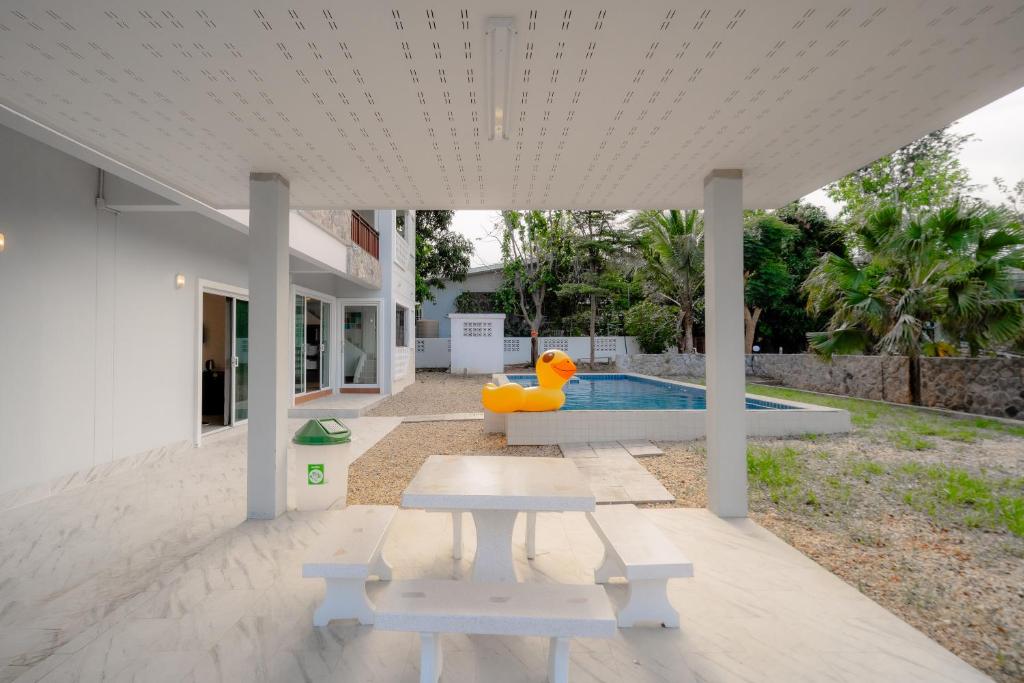 At Pool Villa Huahin - Resim 7