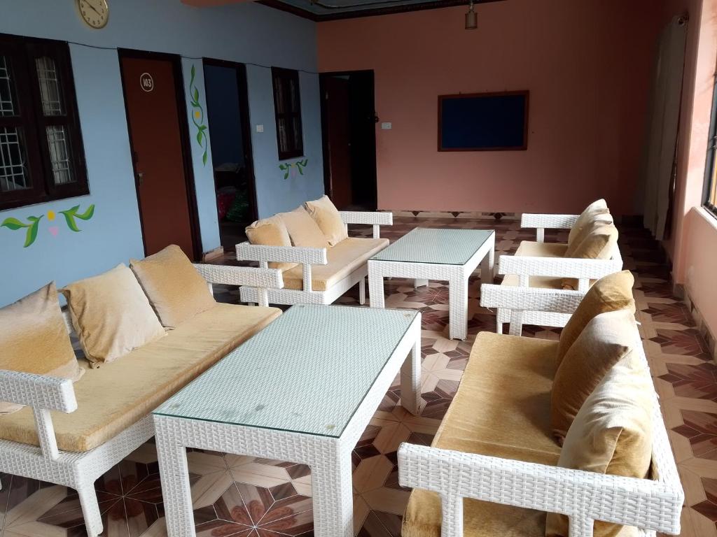 Posezení v ubytování Royal Orbit Resort Pvt Ltd Pokhara