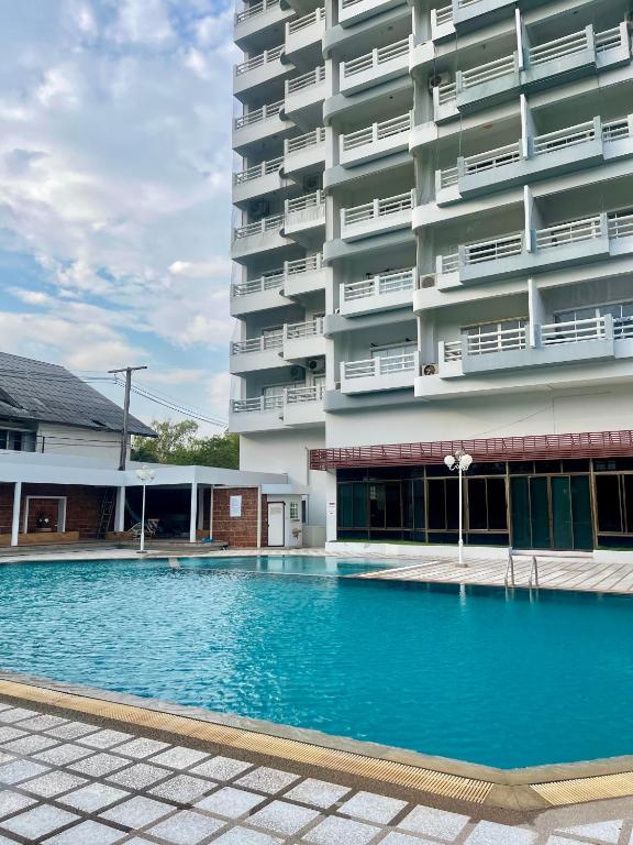Kolam renang di atau dekat dengan นิวเวิลด์ ระยอง New world Rayong