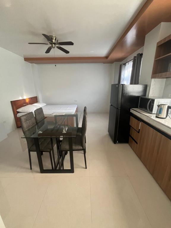 A cozinha ou kitchenette de RUBY Suites