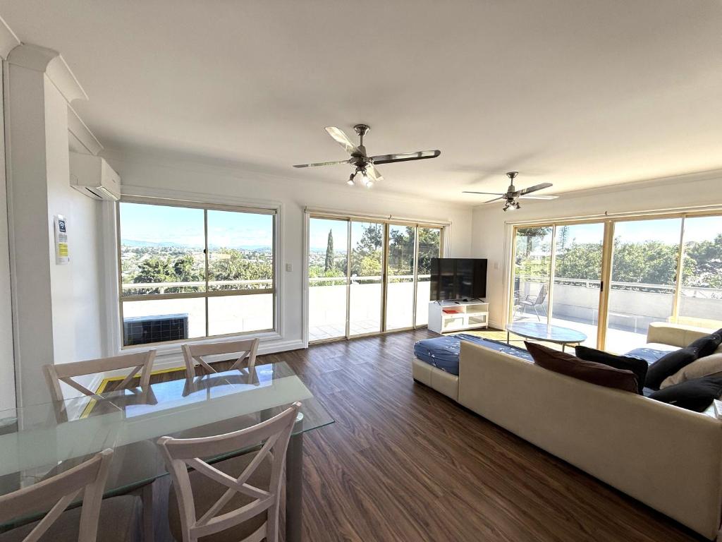 Hampton Court Apartments - Resim 27