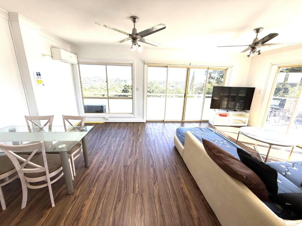 Hampton Court Apartments - Resim 26