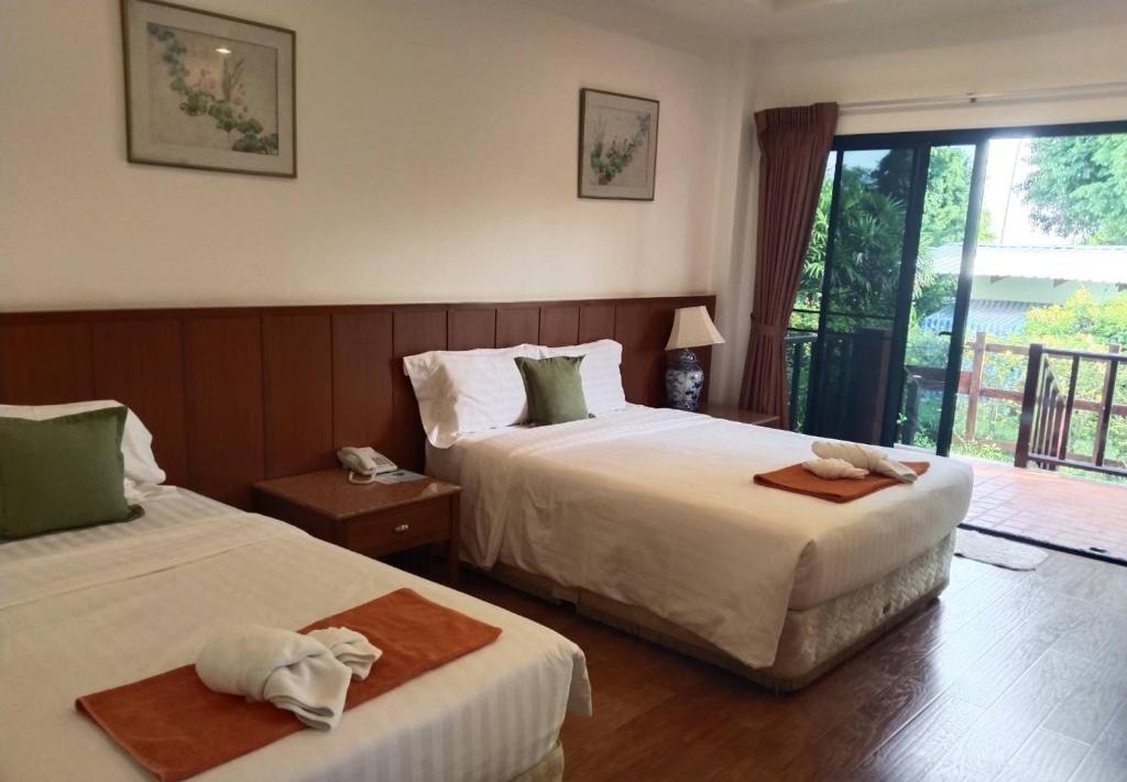 Postel nebo postele na pokoji v ubytování Sailom Resort Bangsaphan