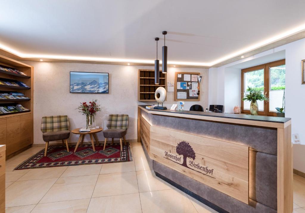TV a/nebo společenská místnost v ubytování Hotel Garni Birkenhof