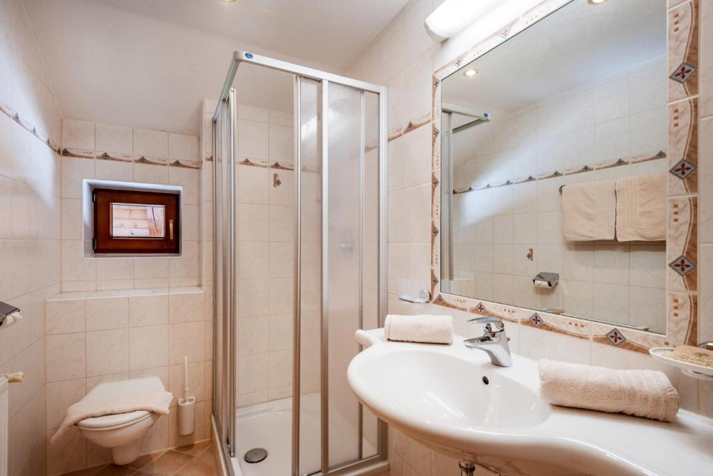 Koupelna v ubytování Hotel Garni Birkenhof