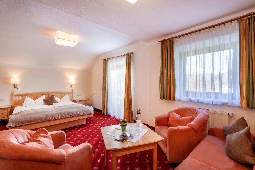 Postel nebo postele na pokoji v ubytování Hotel Garni Birkenhof