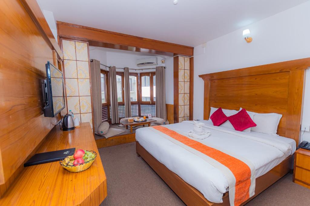 Postel nebo postele na pokoji v ubytování Amber Royel Hotel