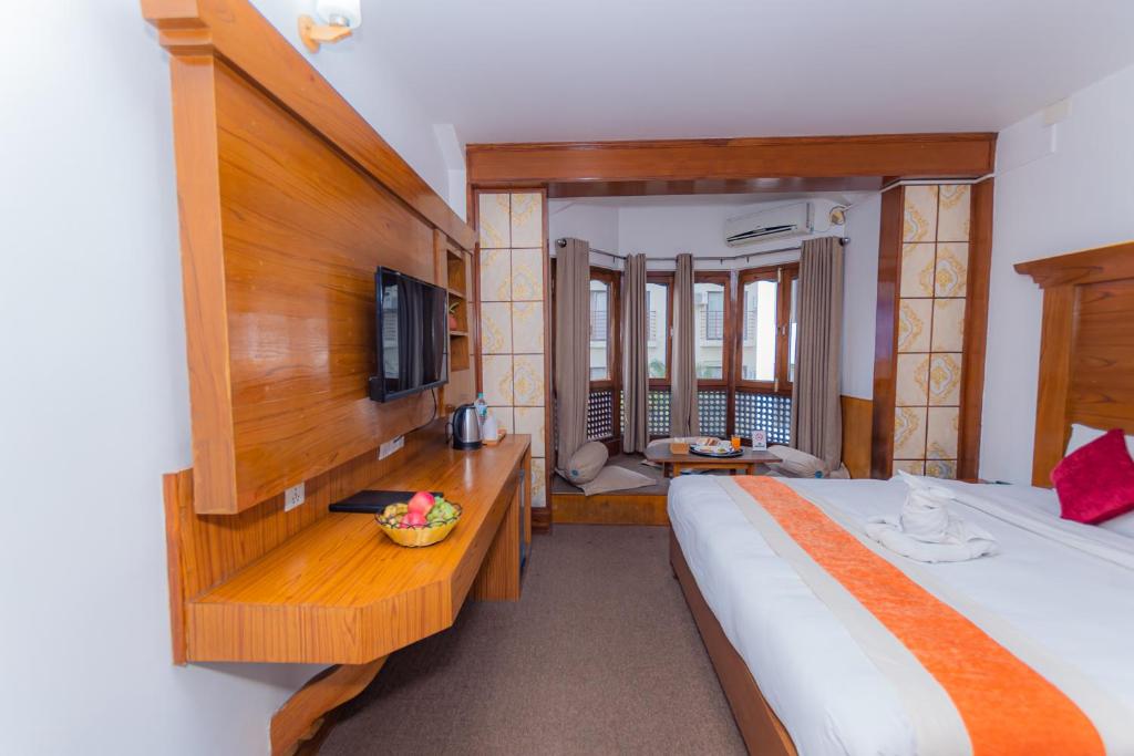 TV a/nebo společenská místnost v ubytování Amber Royel Hotel