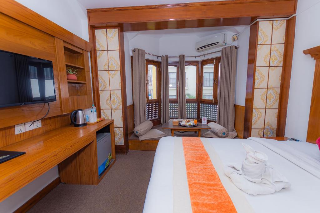 Postel nebo postele na pokoji v ubytování Amber Royel Hotel